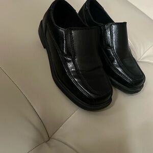 Black dress shoes